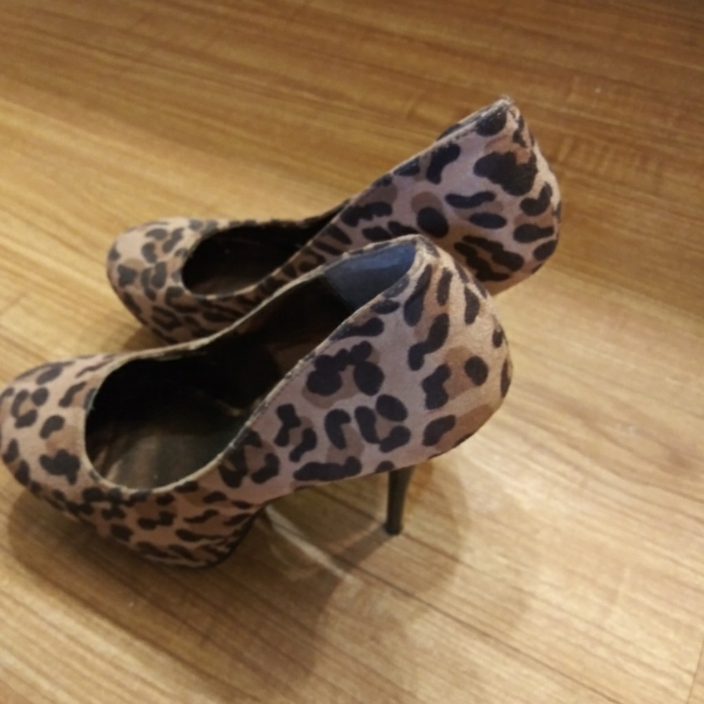 Leopard print hugh heel shoes
